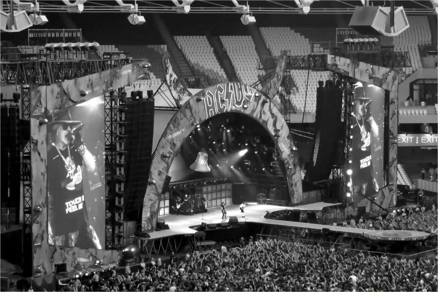 AC/DC (UK)