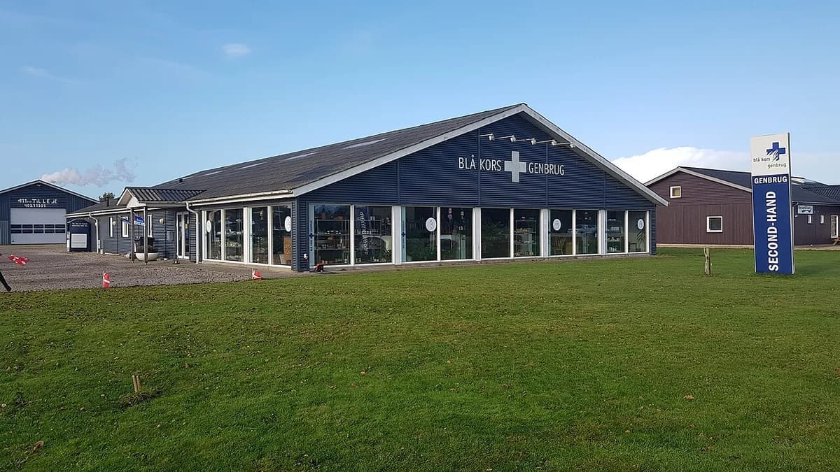 Exterior view of Blå Kors Genbrug second-hand store in Ribe