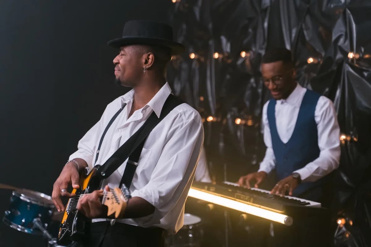 Two jazz musicians with guitar and keyboard on stage